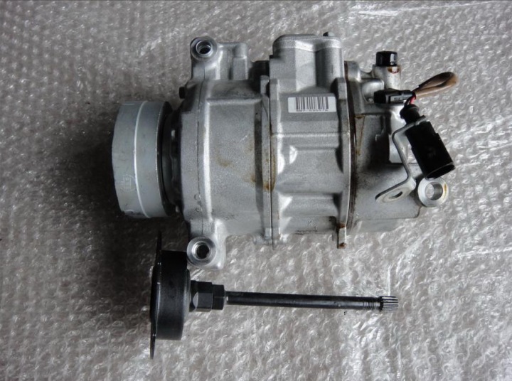 Компресор кондиціонера AUDI RS6 S6 RS7 4G0260805N