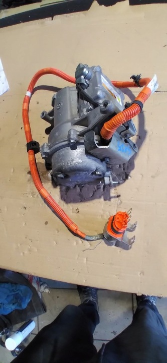 Компресор кондиціонера MITSUBISHI OUTLANDER III PHEV 7813A379