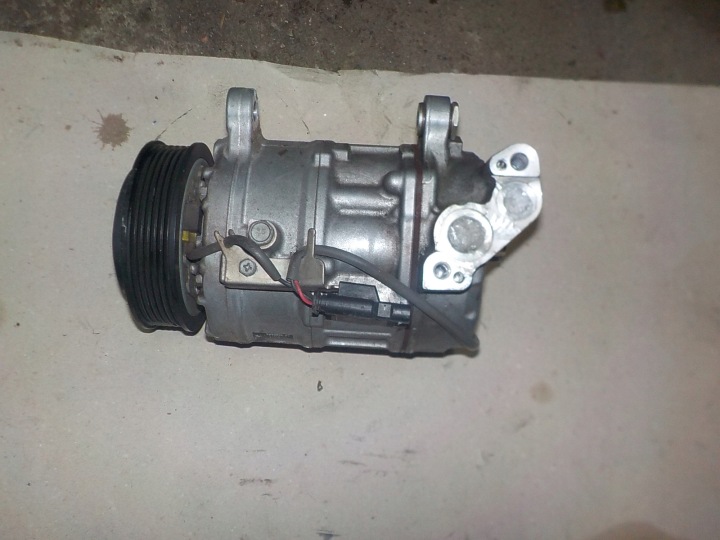 Компресор кондиціонера BMW F10 F15 G05 G06 G11 G30 G15 9890655