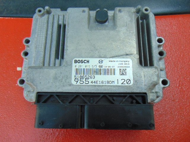 Блок управління двигуна Alfa Romeo OE 0281015573
