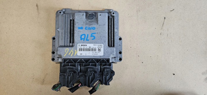 Ком'ютер блок управління RENAULT CAPTUR I 1.5 DCI 0281032811 237106319R